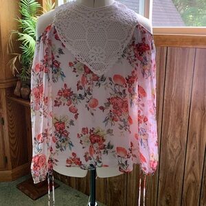 Disney Beauty and the Beast size medium blouse very pretty lace front. EUC